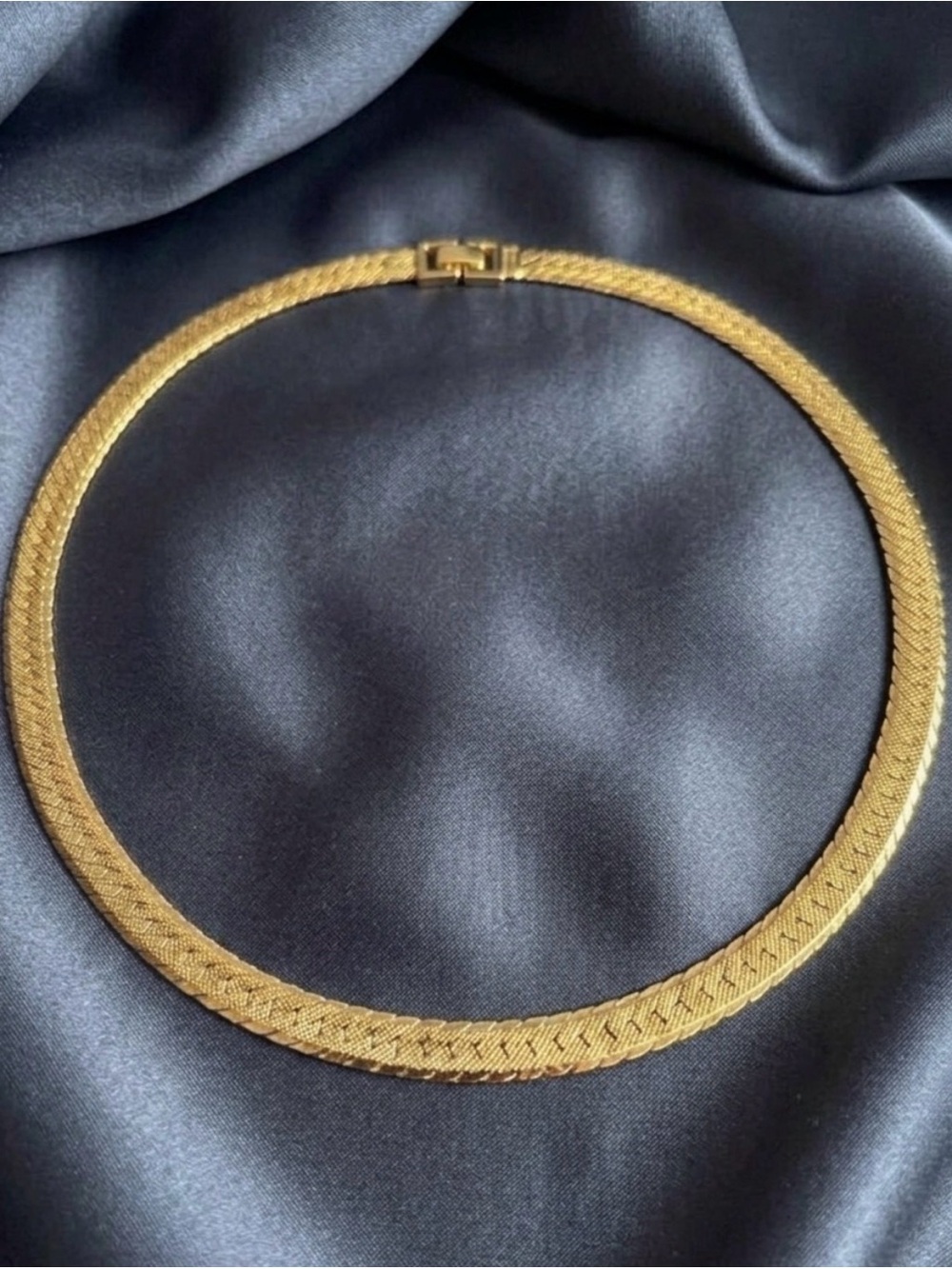 VTG MONET Gold Tone Textured Herringbone Collar Necklace Flat Chevron Chain 16”